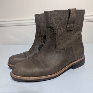 Roots leather ankle boot- size 8